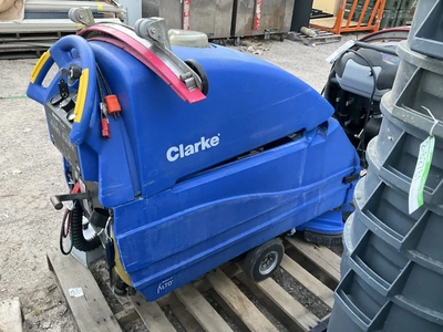 Used CLARKE ENCORE L2426 3300AH PADS Scrubbers Michigan US | Miedema Asset Management Group #1475690