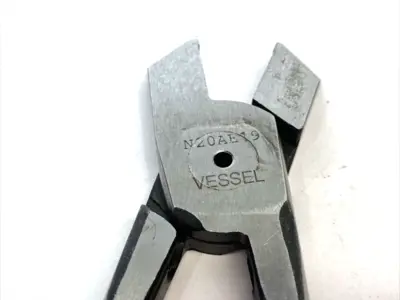 USED VESSEL ANGLED NIPPING BLADES FOR HAND HELD AIR NIPPER