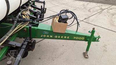 USED JOHN DEERE 7000