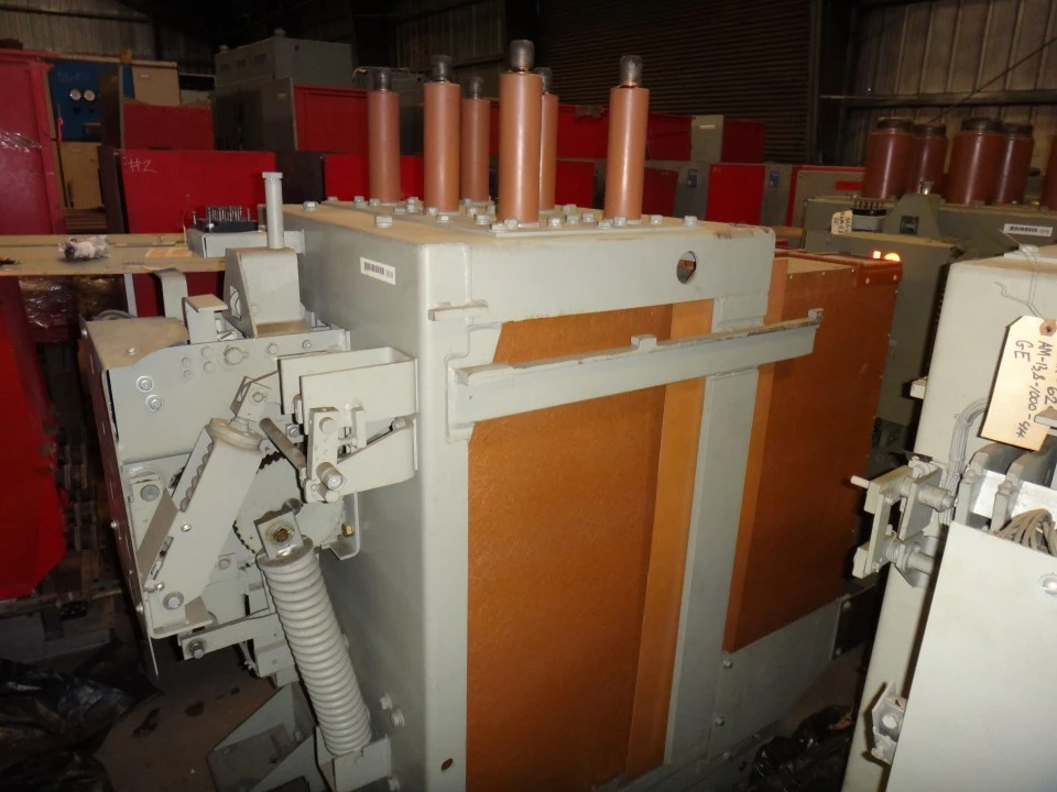 General Electric AM-13.8-1000-4H Magne Blast Circuit Breakers