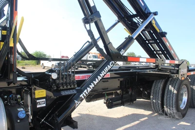 New | in-Stock 2027 FREIGHTLINER 114SD PLUS Rolloff Trucks Texas US | Roll Off Truck World #1507657