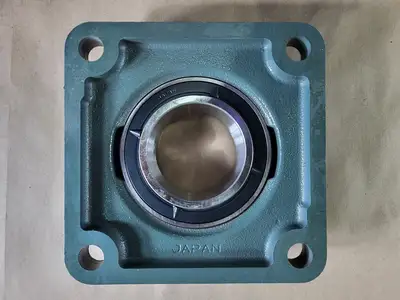 NEW NTN UKF215D1