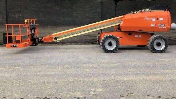 USED 2022 JLG 600S