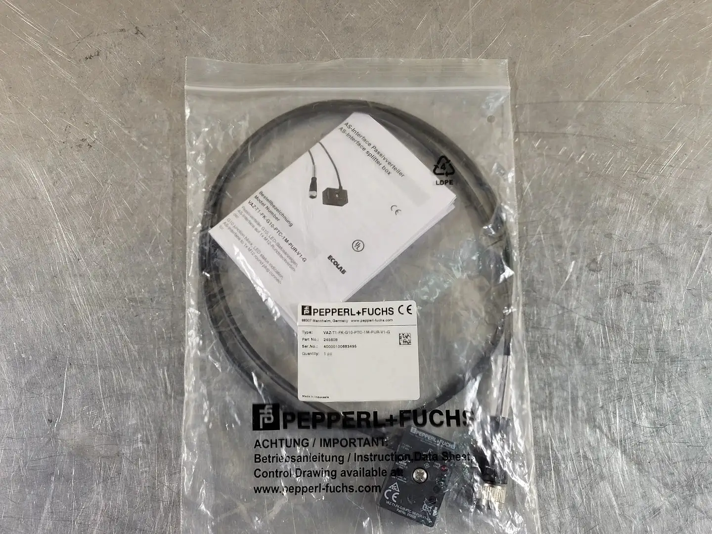 NEW PEPPERL+FUCHS VAZ-T1-FK-G10-PTC-1M-PUR-V1-G