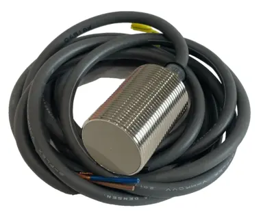 NEW OMRON E2EY-X8C1 PROXIMITY SWITCH 2M 12-24VDC E2EYX8C1