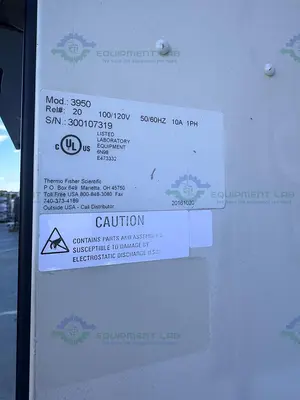 USED THERMO SCIENTIFIC 3950 CO2 INCUBATOR TEMP RANGE  29 CUFT, 60C°, 120V