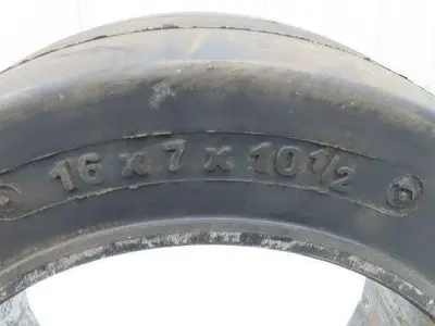 Total Source 16x7x10-1/2 Press-On Forklift Tire Solid Smooth Black