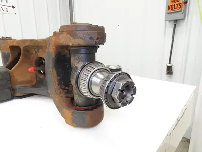 Yale 370401 Forklift Dual-Wheel Rear Axle Assembly Off ERC100HGN36TV096