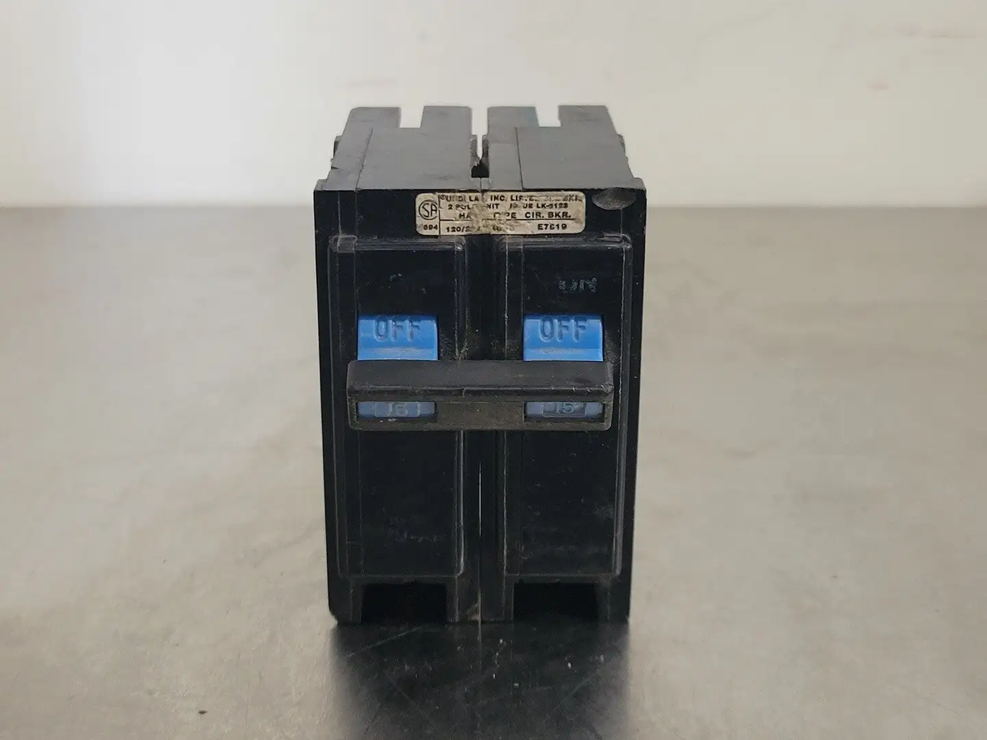 15 Amp, 2 Pole, 120/240 volts Circuit Breaker