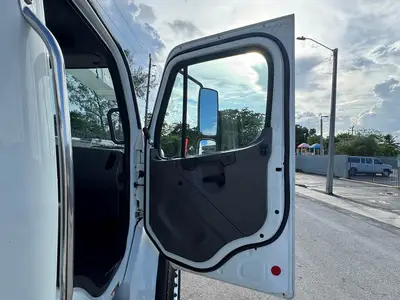 Used 2018 FREIGHTLINER M2 106 Tractors & Trailers Florida US | Truck and Van Outlet #1506268