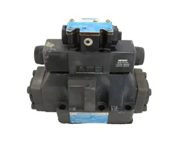 NEW VICKERS DG5S-8-6C-M-FTWL-B5-30 VALVE 02-126447 DG4V-3S-6C-M-FTWL-B5-60