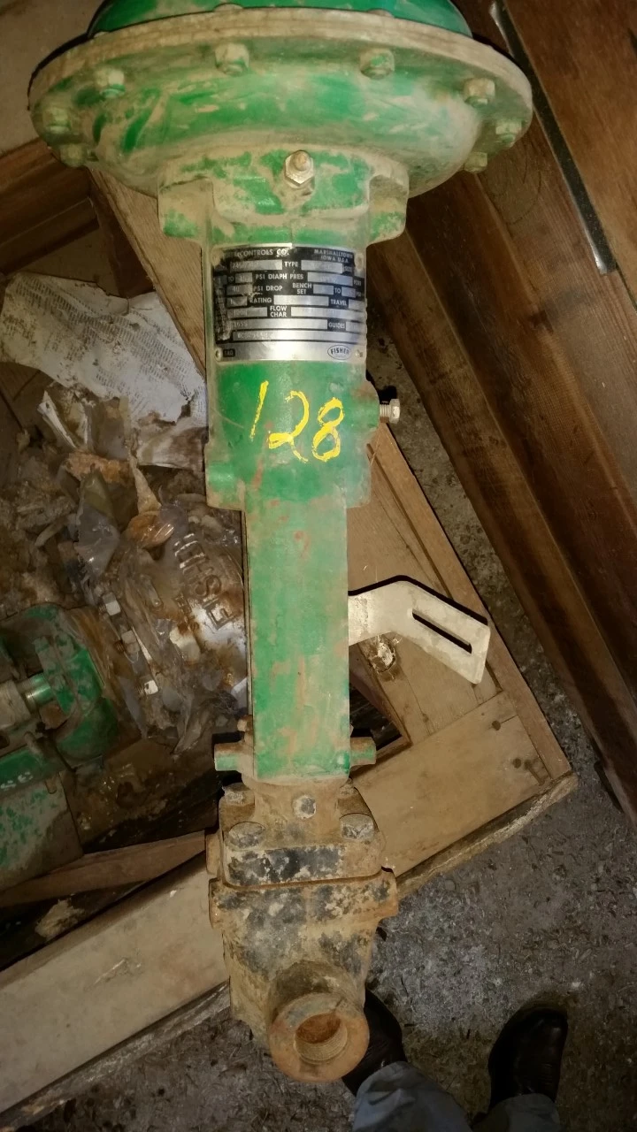 Fisher 1" 250 Class, Iron Threaded Control Valve