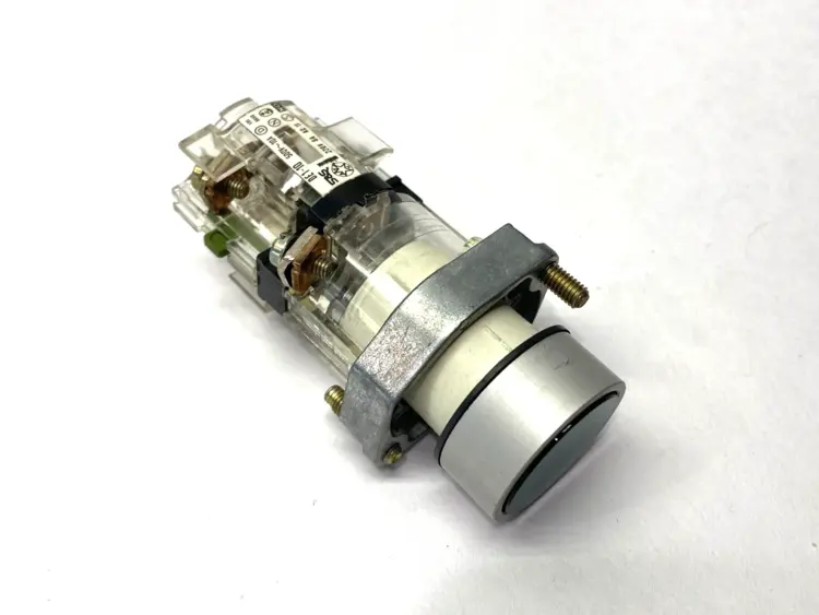 Used SPRECHER + SCHUH GREEN ILLUMINATED PUSHBUTTON SWITCH Relays & Switches | Maverick Industrial Sales #1105277