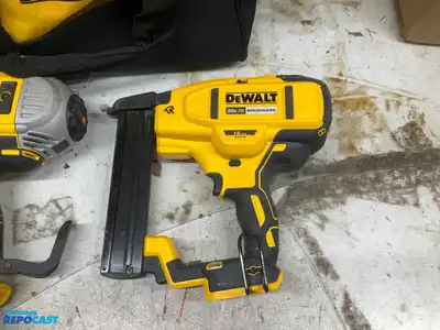 DeWalt 20V Brushless 30 Degree Framing Nailer and 18 Gauge Narrow Crown Stapler with Case