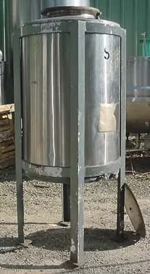USED VERTICAL CLOSED TOP TANK CLOSED TOP TANK