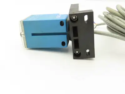 Sick WL2000-R1305 Photoelectric Proximity Sensor 15M Range 10-30VDC