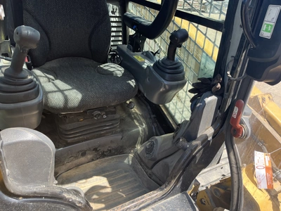 USED 2015 CAT 277D