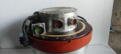 USED LEYBOLD MAG W 2000