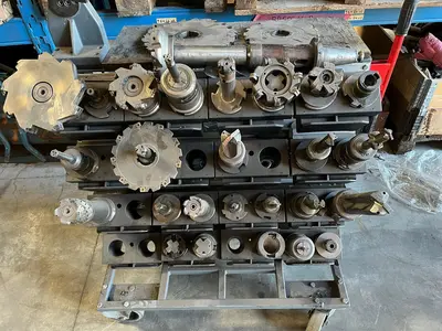 USED VARIOUS MILLING TOOLS ISO 50 / FREESKOPPEN ISO 50