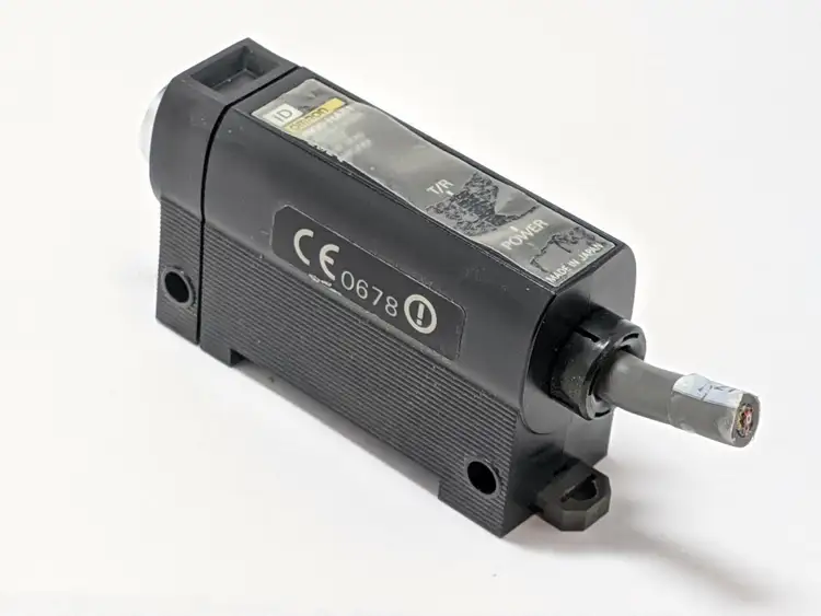Used OMRON IDENTIFICATION SYSTEM R/W HEAD AMPLIFIER Misc Industrial Equipment | Maverick Industrial Sales #1109000