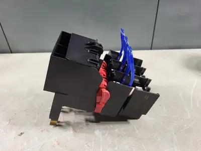 Disconnect Switch w/ 3 Times 15 Amp Fuse AJT15