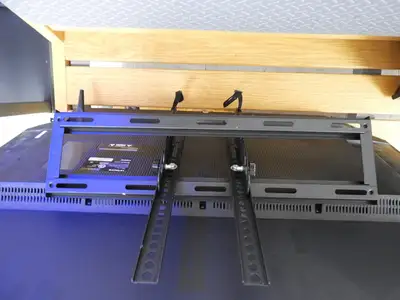 Used Hitachi Used 42" Hitachi Roku TV with Wall Mount Video/CATV/Television Illinois US | Falcon Restaurant Supply #1375860