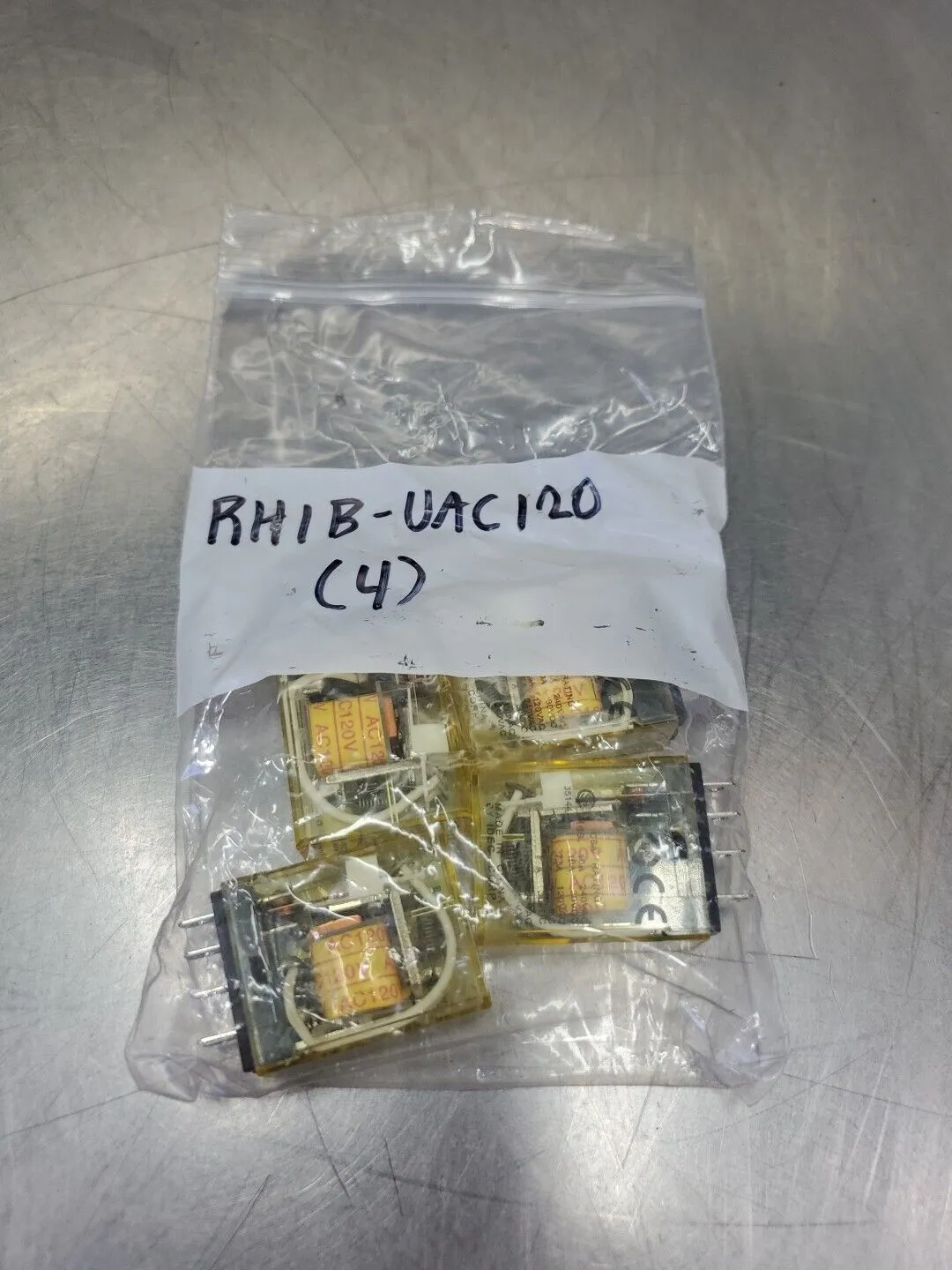 IDEC RIHB-UAC120 GENERAL PURPOSE RELAY, 120V - Lot of 4. 4C-43