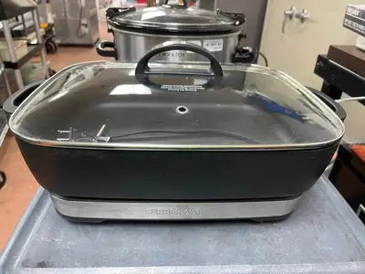 Used Farberware Used Farberware Royalty 7 Quart XL Nonstick Electric Black Skillet - Shir Electric Cooking Equipment Illinois US | Falcon Restaurant Supply #1376120