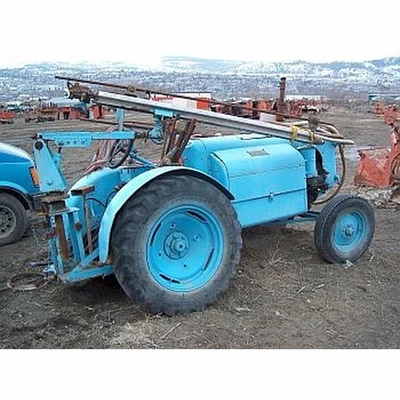 Service tractor with 4 cylinder Gas engine