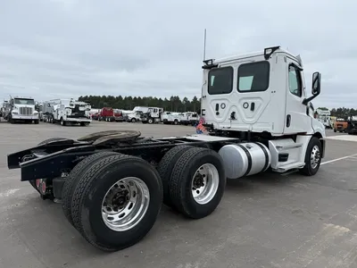 Used 2021 FREIGHTLINER CASCADIA Conventional trucks Minnesota US | Carco Truck & Equipment #1513692