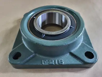 NEW NTN UKF215D1