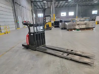 USED RAYMOND 8410