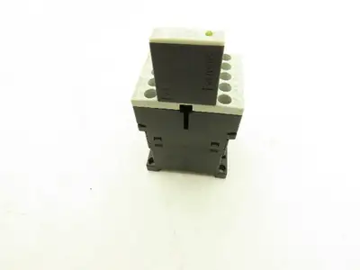 Siemens 3RT1017-1BB42 Motor Starter Contactor 10Hp 20A 600V w/Varistor Lot of 8