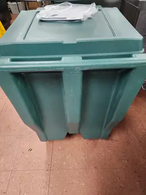 Used Cambro Used Cambro ICS175TB - 175 lb Insulated Mobile Ice Caddy - Plastic, Slate Blue - SS392 Restaurant Storage Containers Illinois US | Falcon Restaurant Supply #1376589