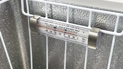 171-0359 65" Solid Top Self Contained Chest Freezer