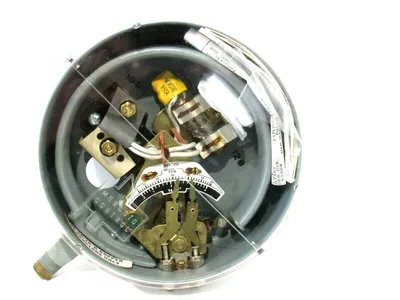 NEW DWYER DA-31-3-5 PRESSURE SWITCH DA3135