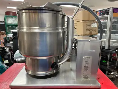 Used Groen Used Groen TDB/7-20 5 Gallon Electric Table Top Tilting Self-Contained Kettle - 240V 3Ph Cooking Kettles Illinois US | Falcon Restaurant Supply #1375880