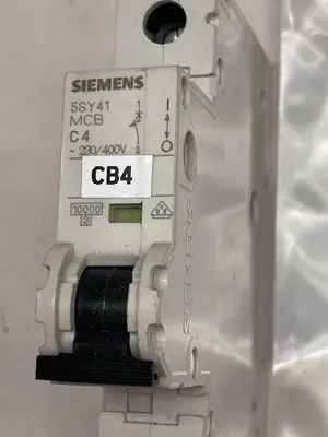 USED SIEMENS 5SY4104-7