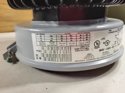 NEW CROUSE-HINDS VMVL-11-R3-UNV1-S890