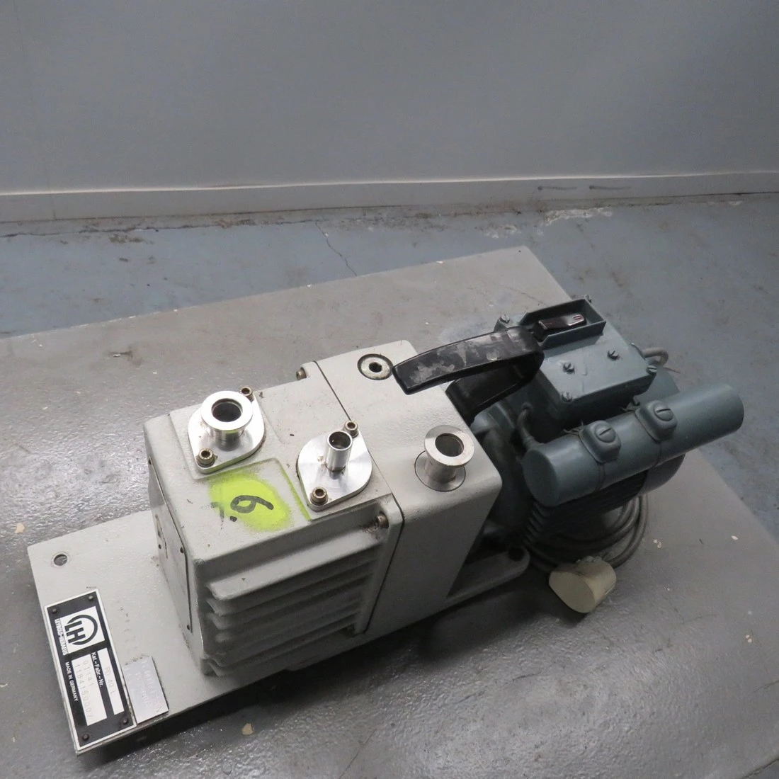 USED LEYBOLD PD 40 L