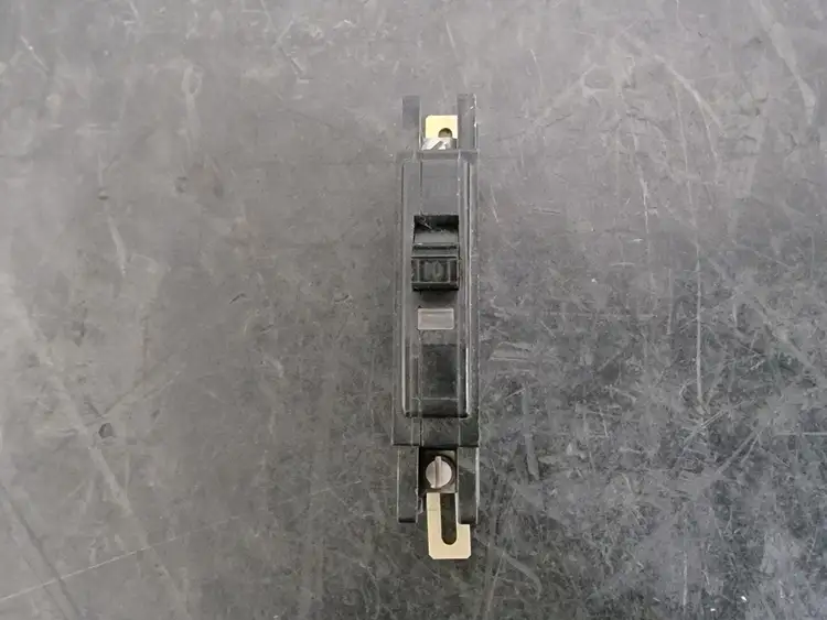 Used SQUARE D QOU110 Switchgears British Columbia CA | Lenmark #242948