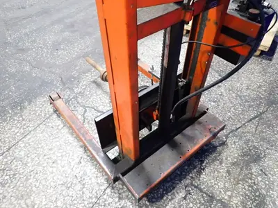 USED ENGINEERING COMPANY INC. M8521500