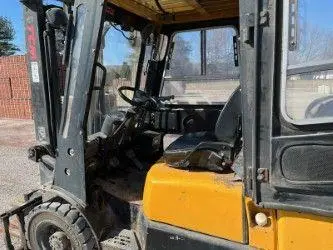Used 2002 TCM 2K Internal Combustion Forklifts: Pneumatic Tire Indiana US | Aucto #1307977