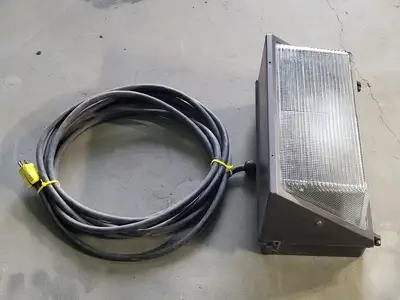 USED LITHONIA LIGHTING TWR2-250M-120-347-LPI-CSA