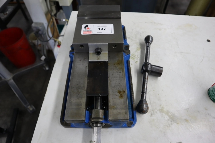 Used KURT WORKHOLDING SOLUTIONS D688 Vises Minnesota US | Machinesused.com #1390018