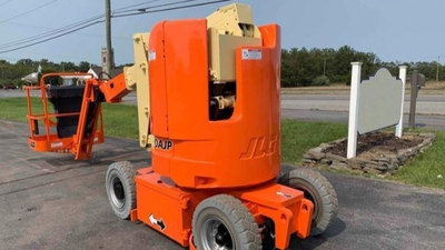 USED 2015 JLG E300AJP