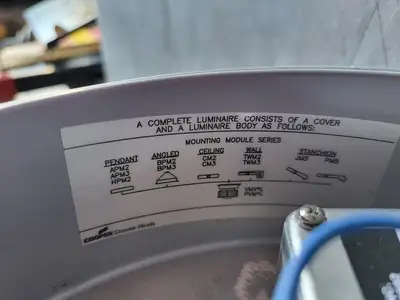 NEW CROUSE-HINDS VMV7L/UNV1