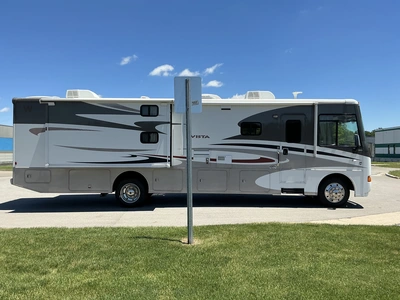 USED 2013 WINNEBAGO F53