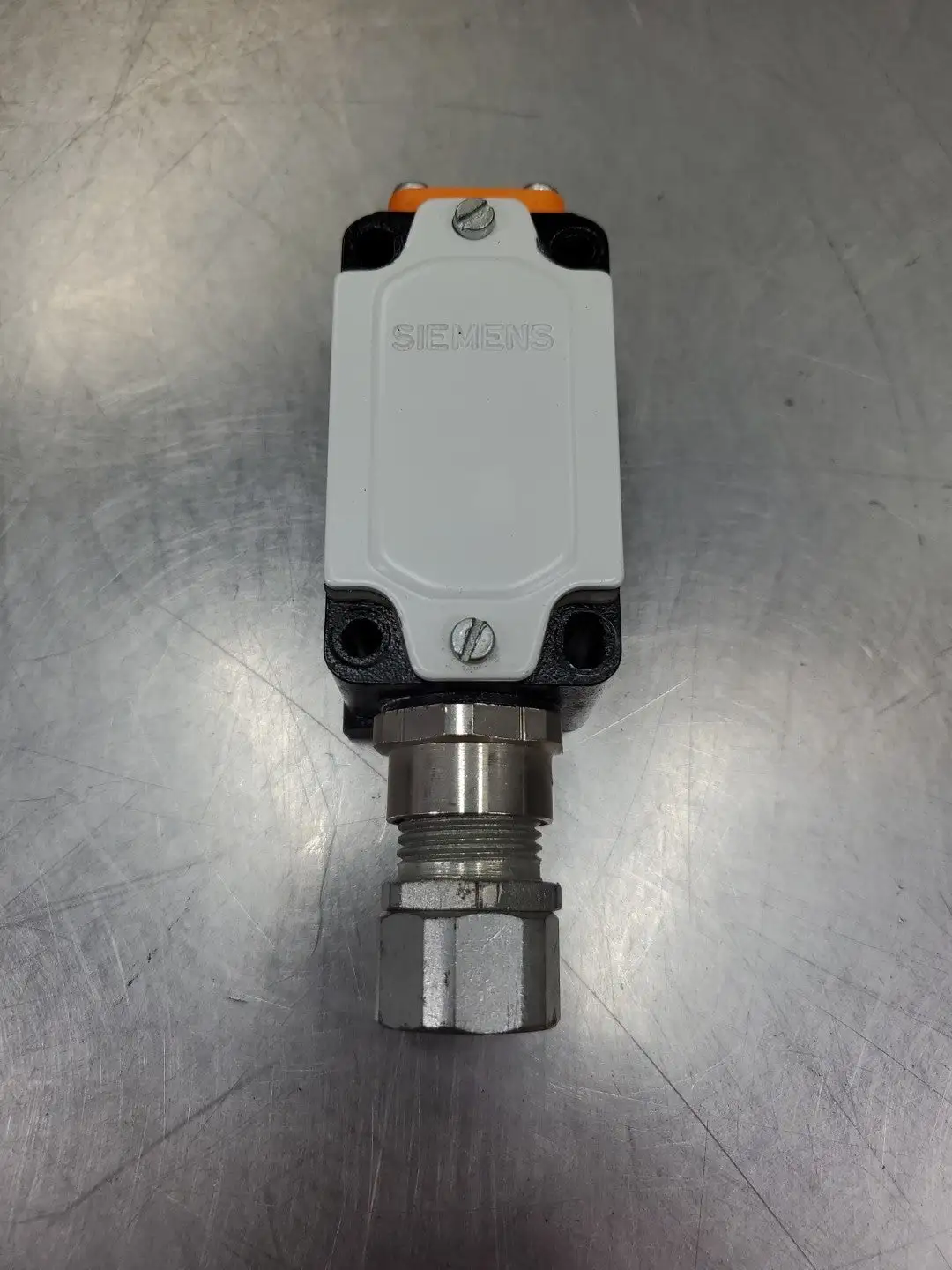 USED Siemens 3SE3 120-0B Limit Switch, 500V 10A