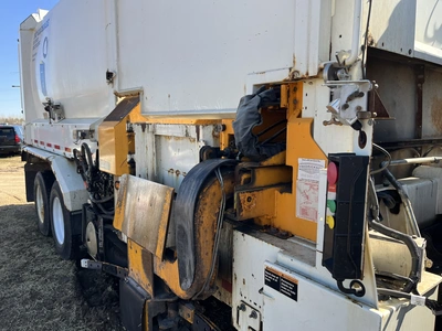 USED 2018 MACK LR613 REFUSE